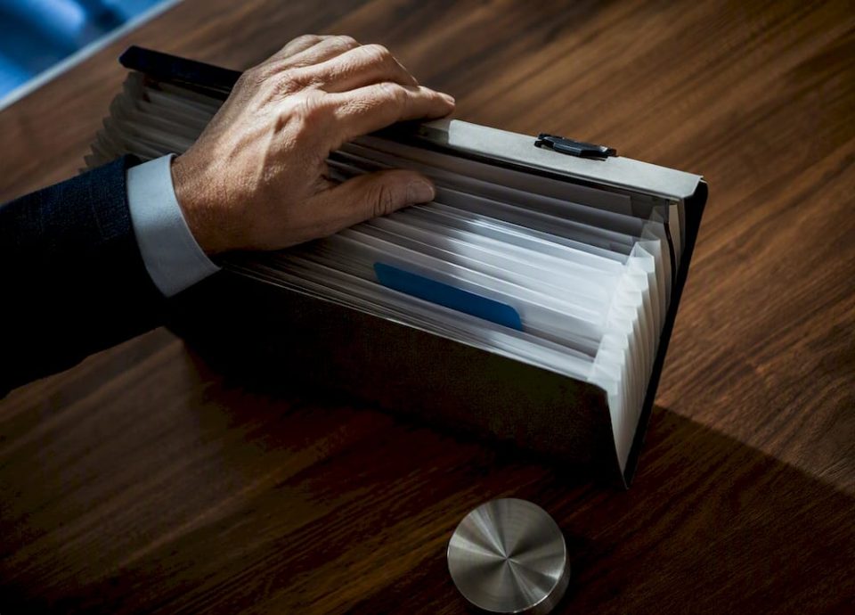 Seller organizing contract disclosure schedules